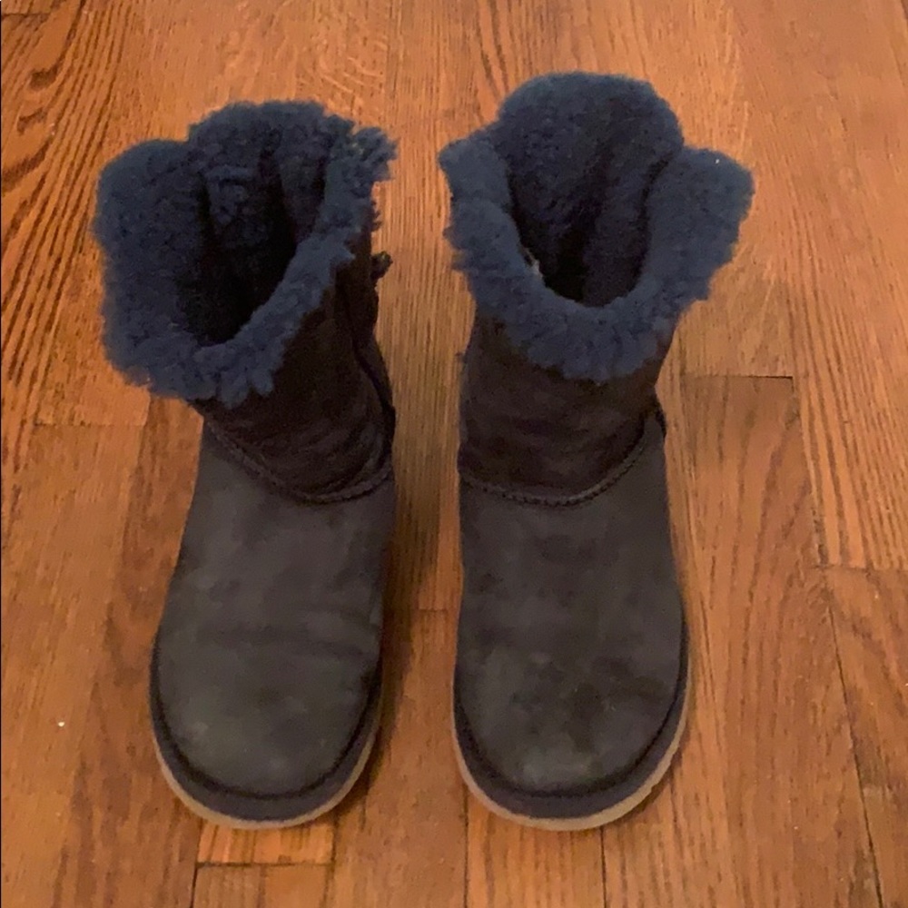 blue uggs with bows